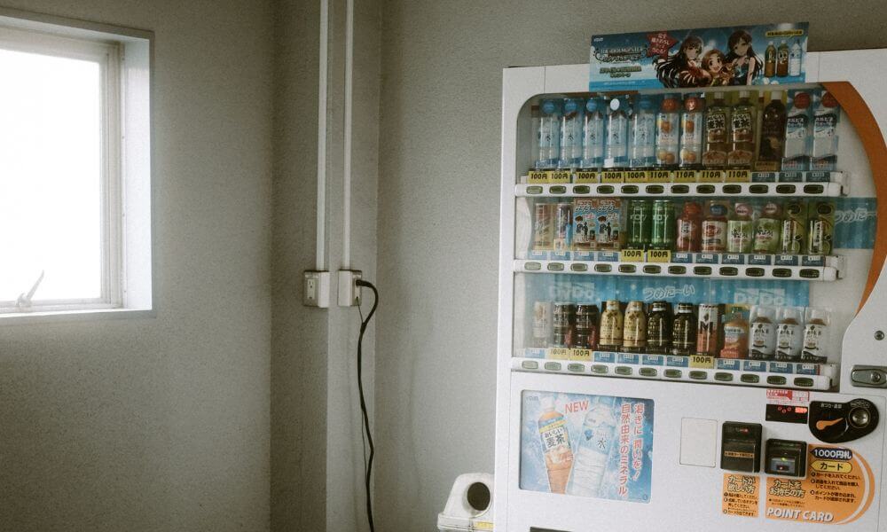 ile-pradu-zuzywa-automat-vendingowy-blog